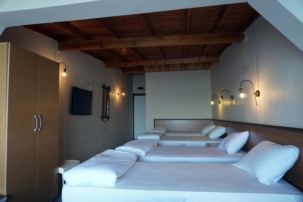 Aqua Boss Hotel Ечеабат Екстериор снимка