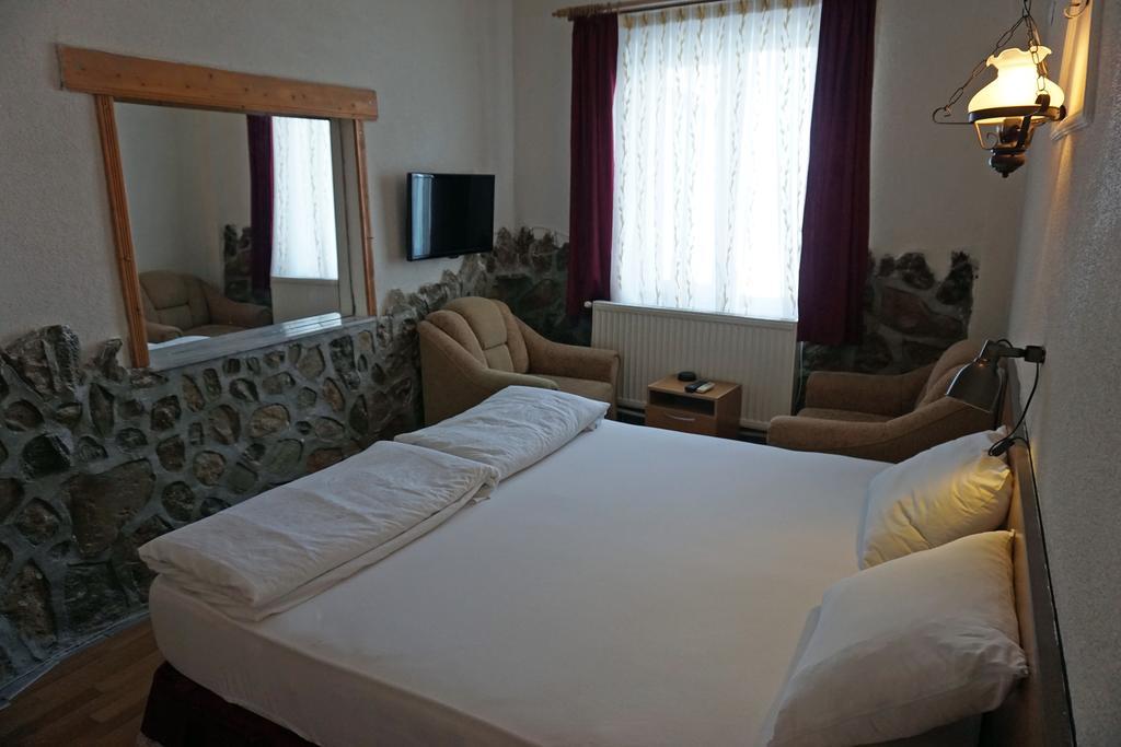 Aqua Boss Hotel Ечеабат Екстериор снимка