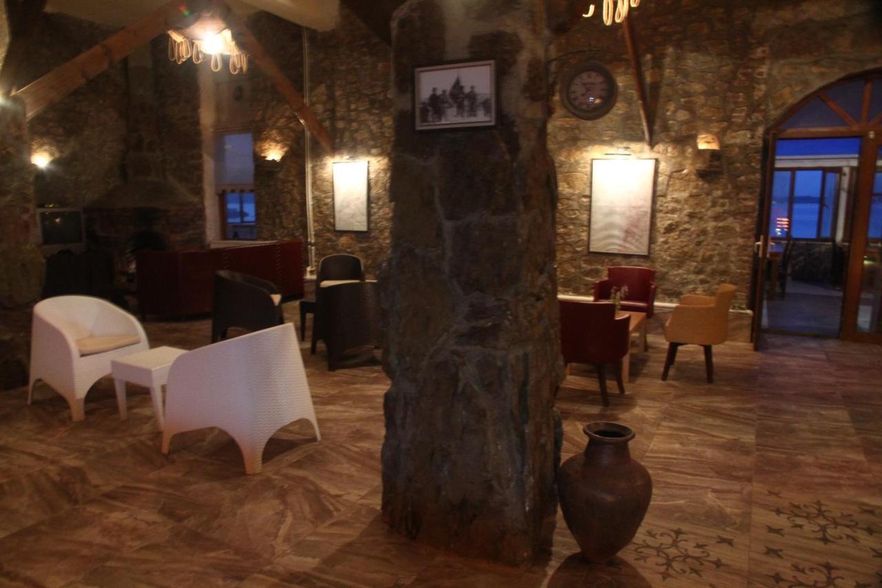 Aqua Boss Hotel Ечеабат Екстериор снимка