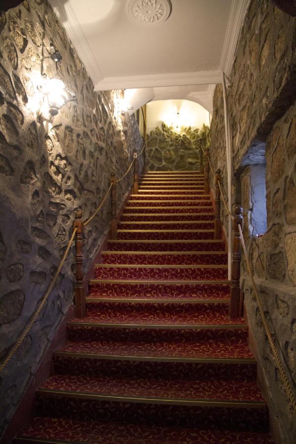 Aqua Boss Hotel Ечеабат Екстериор снимка